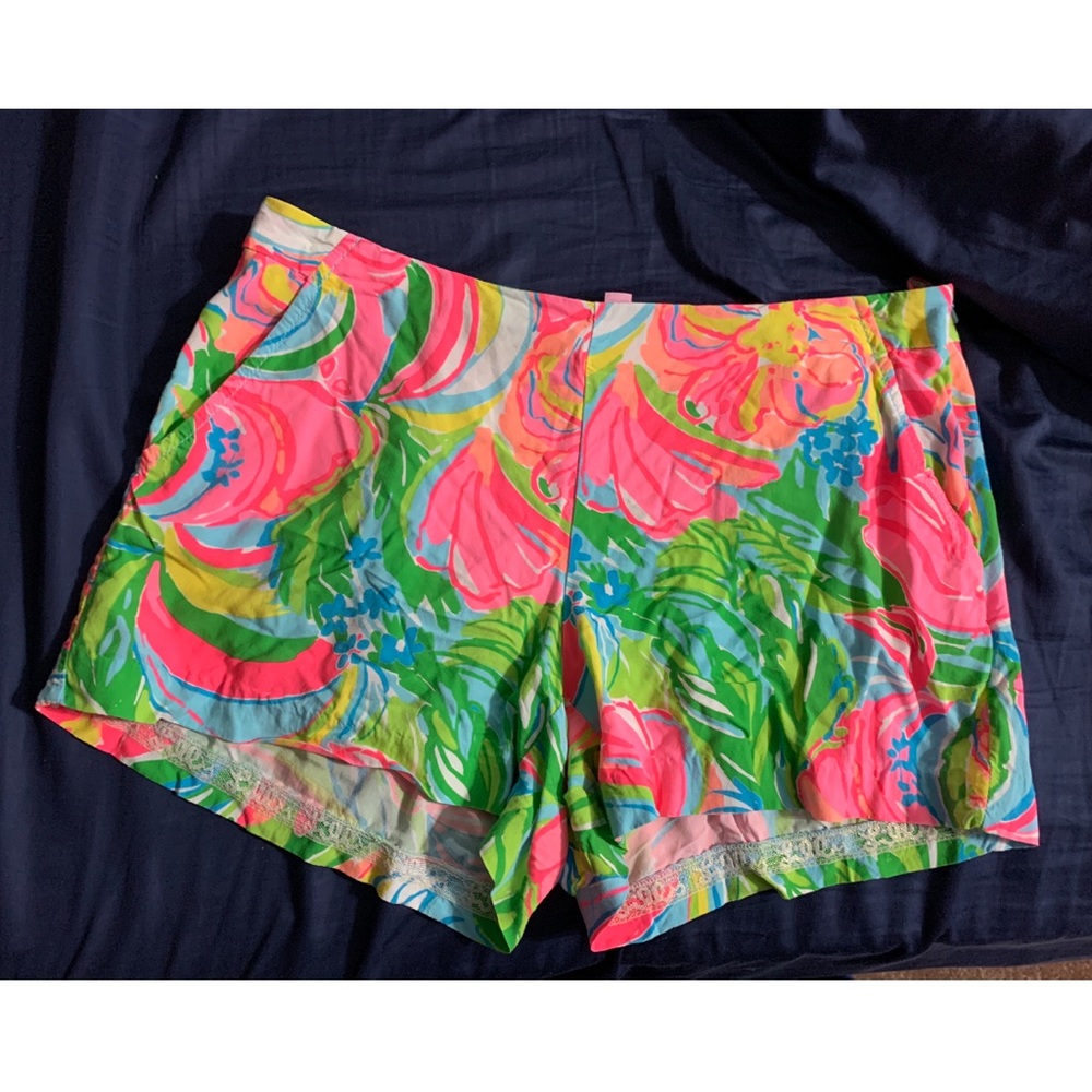 Lilly So a Peeling Jeannie Shorts